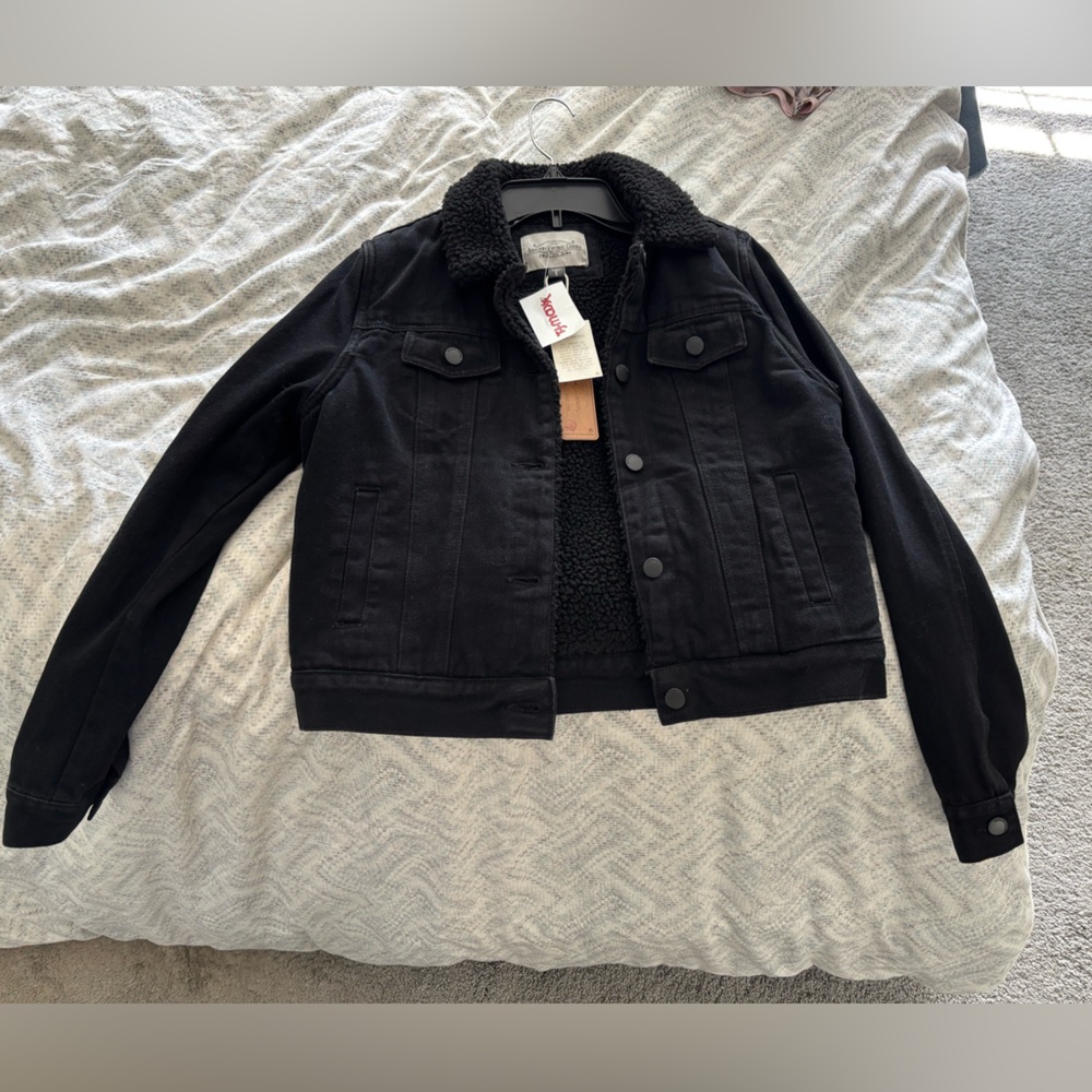 Levi's Black Jacket with Sherpa Lining